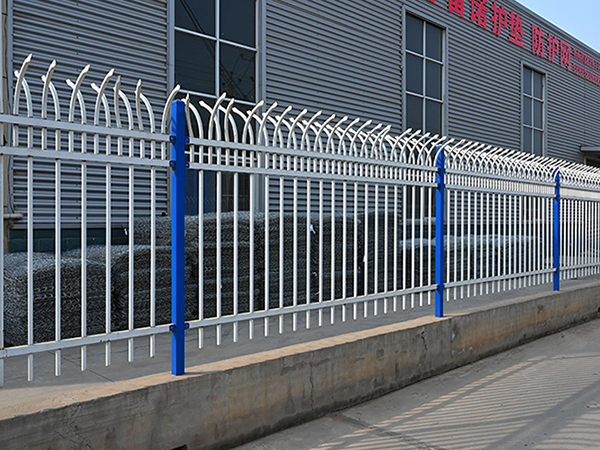 雙彎頭鋅鋼護(hù)欄圖片3