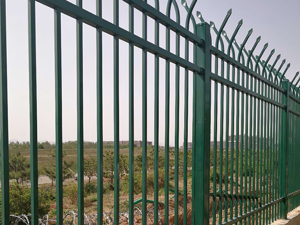 雙彎頭鋅鋼護(hù)欄圖片7