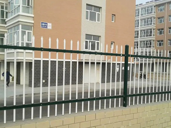 小區(qū)鋅鋼護(hù)欄圖片7