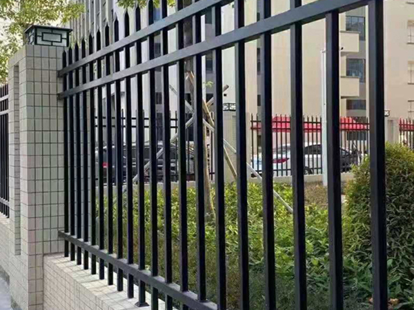 庭院鋅鋼護(hù)欄圖片4