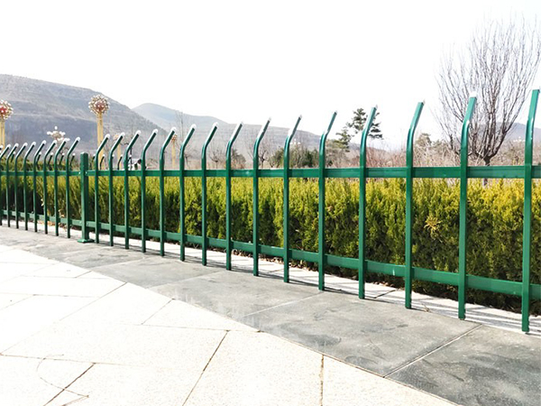 草坪鋅鋼護(hù)欄圖片6