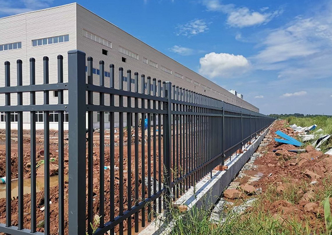 廣西飽和蒸汽發(fā)電工程廠(chǎng)區(qū)鋅鋼護(hù)欄