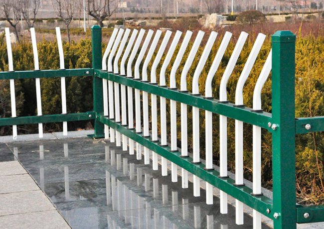 山西某公園草坪鋅鋼護(hù)欄 山西某公園草坪鋅鋼護(hù)欄